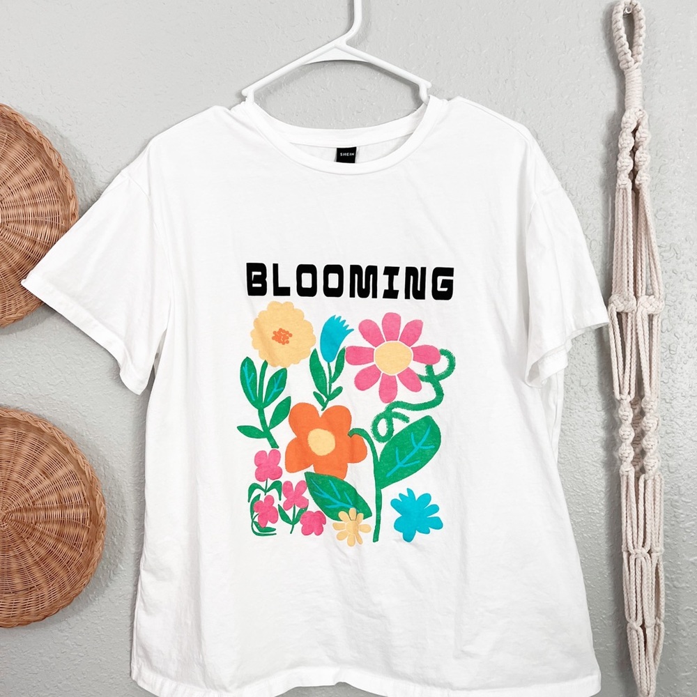 Blooming floral graphic tee